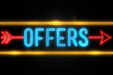 Obraz premium Offers - fluorescent Neon Sign on brickwall Front view