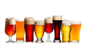 Foto auf Leinwand Set aus verschiedenen Biergläsern. Verschiedene Gläser Bier. Ale isoliert auf weißem Hintergrund © freeskyline