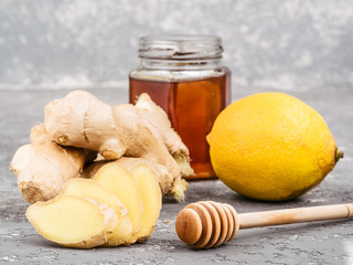 Obraz na płótnie Canvas ginger slice, ginger root, lemon and honey