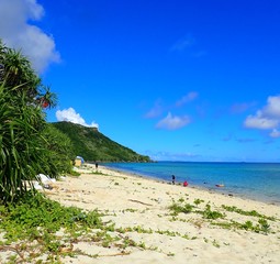 人気の宮古島、8月の天然ビーチでの撮影