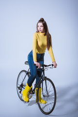 Fototapeta na wymiar fashionable girl with bicycle