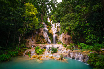Fototapeta na wymiar Kwang Si Waterfall