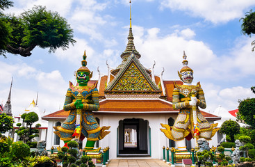 Fototapeta premium Ancient Giant statues in Wat Arun, Temple of Dawn, Bangkok, Thailand