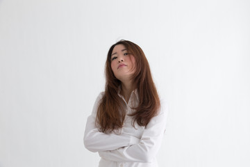 Fototapeta premium 白シャツの女性・白バック