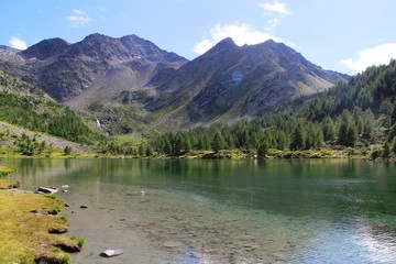 Fototapeta na wymiar lac d'Arpy, Morgex, Val d'Aoste