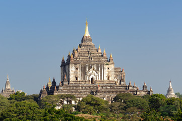 Fototapeta na wymiar Ancient Thatbyinny Pahto Temple of the World Heritage site at Bagan, Myanmar