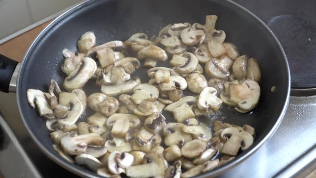 Champingnons being fried in the pan. 8x fast forward