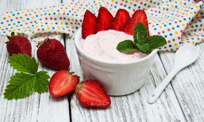 yogurt with fresh strawberries