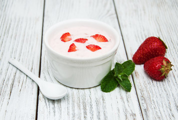 yogurt with fresh strawberries