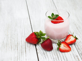 yogurt with fresh strawberries