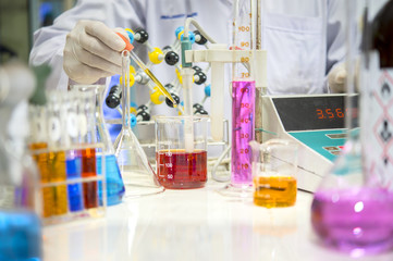 Asian scientists are experimenting with measuring pH in a chemical laboratory.