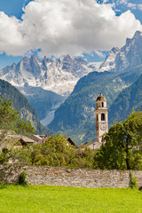 Fototapeta na wymiar Val Bondasca - Vista delle Sciore, Pizzo Cengalo e Badile da Soglio - Anno 2013 