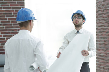 architect and construction foreman to discuss the project