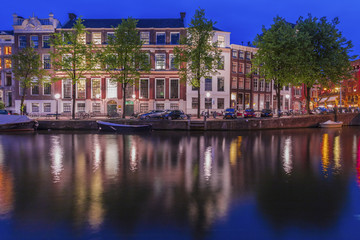 Fototapeta na wymiar Die Grachten in Amsterdam