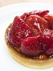 Obraz premium Mini Strawberry Tart on white plate
