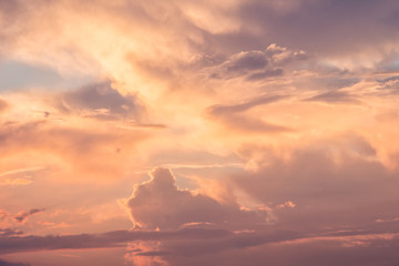 夕焼け色に染まる雲１