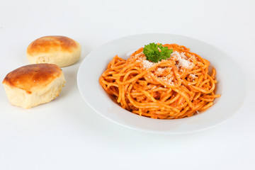 Spaghetti Napoli mit Pizzabrötchen