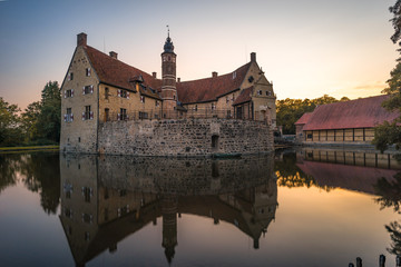Obraz premium Burg Vischering in Lüdinghausen Sonnenuntergang