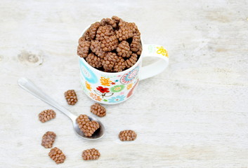 tasse mug de céréales au chocolat