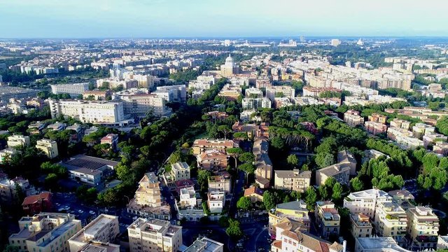 Vista aerea della Garbatella, un quartiere storico di Roma.