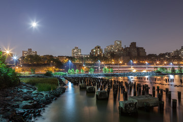 Fototapeta premium Moon over Brooklyn