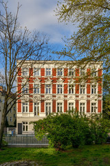 Fototapeta na wymiar Neoklassizistische Hausfassade in Berlin-Friedrichsfelde