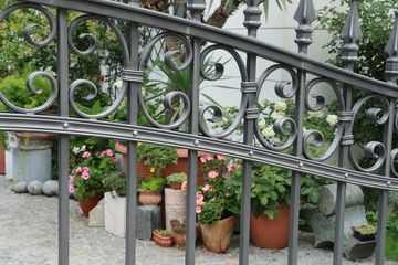 Behind the garden fence, Hinter dem Gartenzaun