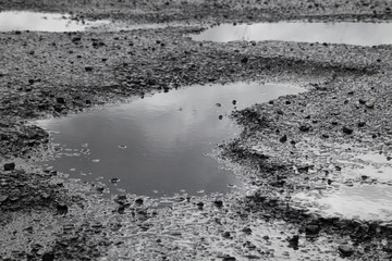 Pfütze in Schlagloch