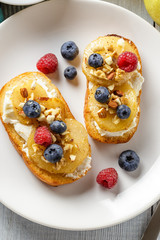 Toasts with pear, cream cheese, nuts and honey.
