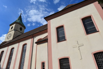 Fototapeta na wymiar katholische Kirche St. Leodegar in Schliengen Landkreis Lörrach 