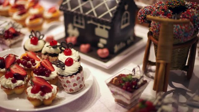 Capkake with a slice of strawberry and currant berries.