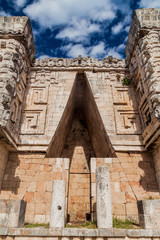 Fototapeta premium Palacio del Gobernador (Governor's Palace) building in the ruins of the ancient Mayan city Uxmal, Mexico