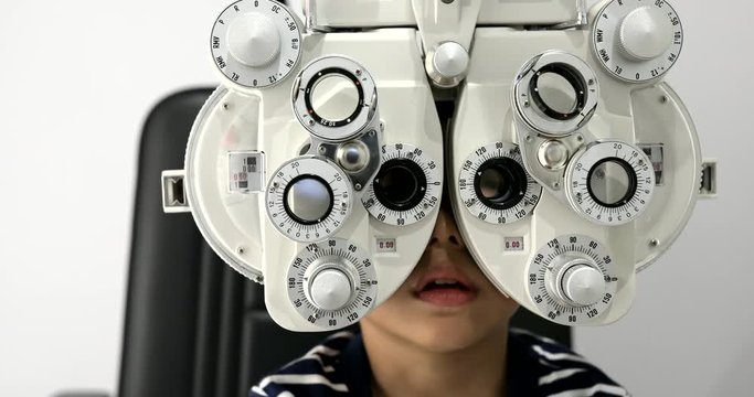 Kids do eye test in clinic