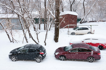Obraz na płótnie Canvas Winter, cars stand in the yard, snow outside