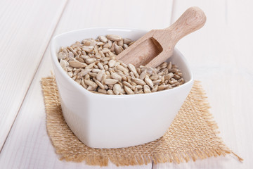 Sunflower seeds containing zinc and fiber, healthy nutrition