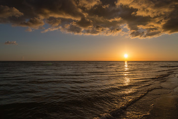 Fototapeta premium Golden sunset on the beach