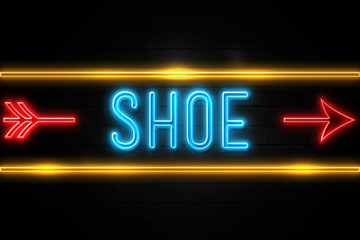 Obraz premium Shoe - fluorescent Neon Sign on brickwall Front view