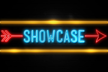 Obraz premium Showcase - fluorescent Neon Sign on brickwall Front view
