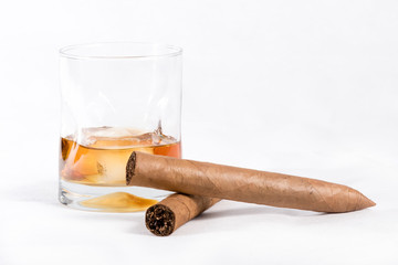 Cigars and Whiskey, a gentlemans guide to relaxation