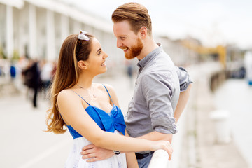 Obraz premium Couple enjoying time spent outdoors