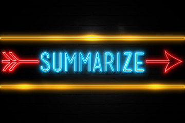 Obraz premium Summarize - fluorescent Neon Sign on brickwall Front view