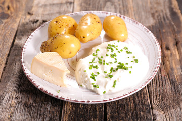 baked potato with cream and cheese
