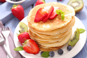 pancakes with fruits