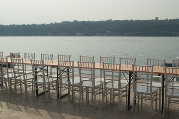 Fototapeta premium Tavola sul lago