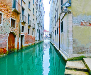 Fototapeta na wymiar The blurred image of picture of the venetian canals with boats across canal