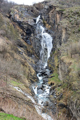 Fototapeta na wymiar Waterfall in french Alps