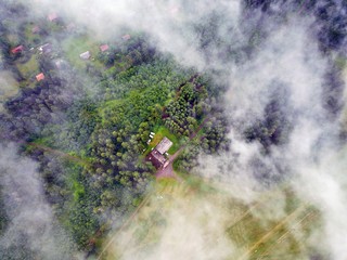 Obraz premium Hoherodskopf im Vogelsberg aus der Luft
