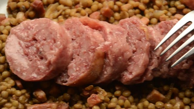 Mus&eacute;t and lentejas Cotechin y lentils i soczewicy cotechine et lentilles Linsen en linzen video Musetto ja cotechino linssit con lenticchie &eacute;s lencs&eacute;k Gastronomy Szak&aacute;csműv&eacute;szet Gastronomia