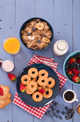 Breakfast with wholegrain cereals.