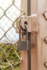 The net metal and padlock